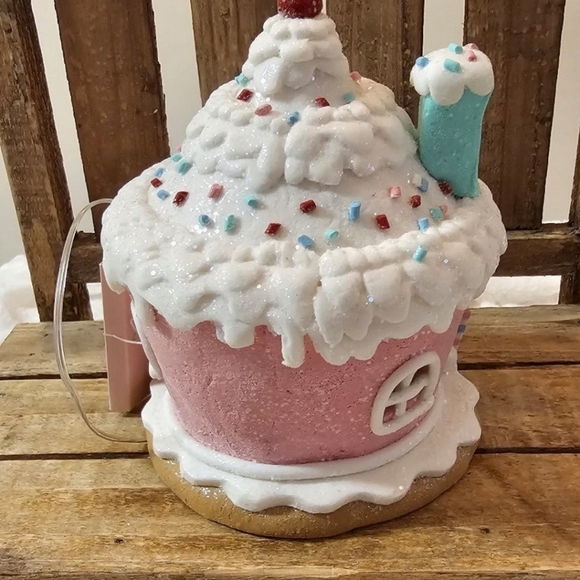 LED Claydough Gingerbread Cupcake House, 6" Mrs. Claus Bakery Pastel Christmas - Picture 4 of 4
